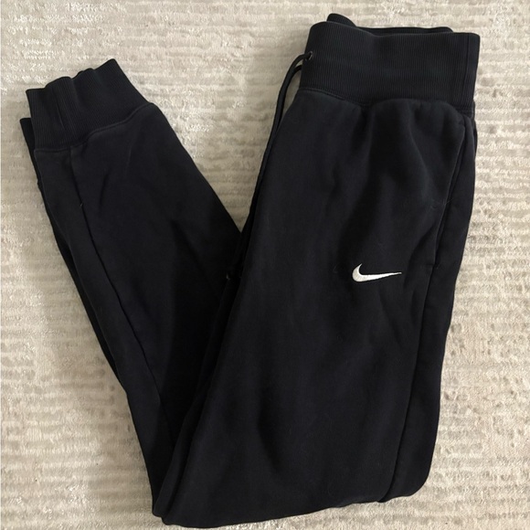 Nike Black Jogger Pants - Picture 1 of 3